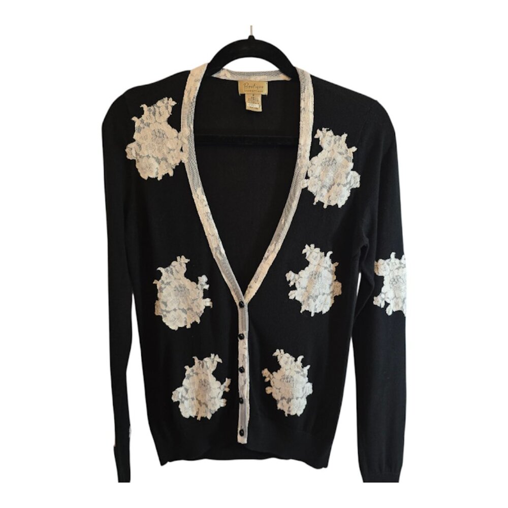 BOUTIQUE ESSENTIALS VINTAGE CARDIGAN BLACK WITH LACE APPLIQUES SIZE MEDIUM